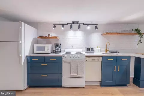 Kitchen - 18 S Wolfe St, Baltimore, MD 21231 photo 7 of 10