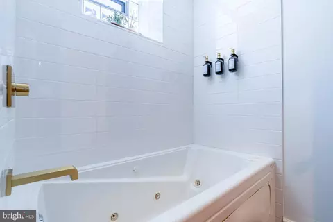 Bath - 18 S Wolfe St, Baltimore, MD 21231 photo 10 of 12
