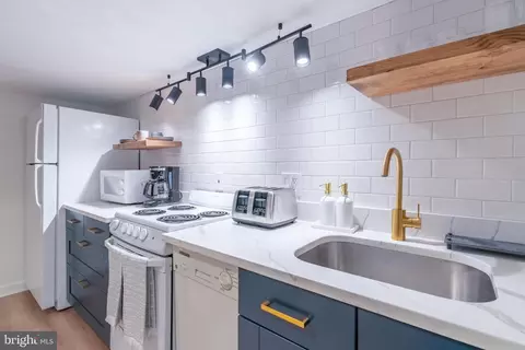 Kitchen - 18 S Wolfe St, Baltimore, MD 21231 photo 9 of 10