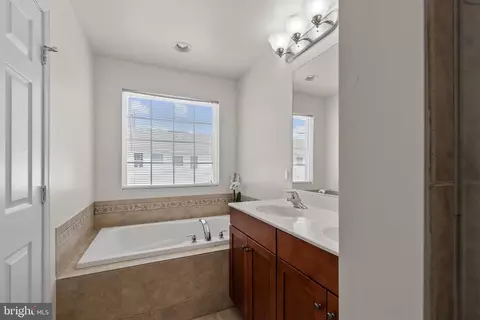 Bath - 830 Ryan St, Baltimore, MD 21230 photo 2 of 4
