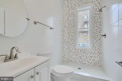 Bath - 2920 Auchentoroly Ter, Baltimore, MD 21217 photo 3 of 11