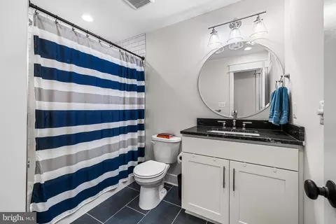 Bath - 1292 Riverside Ave, Baltimore, MD 21230 photo 3 of 4