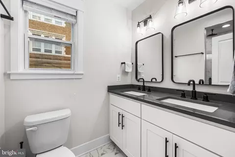 Bath - 1292 Riverside Ave, Baltimore, MD 21230 photo 1 of 4