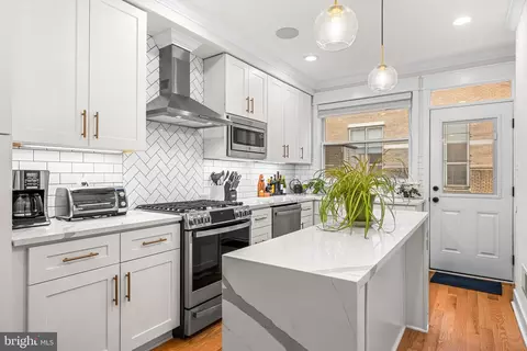 Kitchen - 1292 Riverside Ave, Baltimore, MD 21230 photo 2 of 5