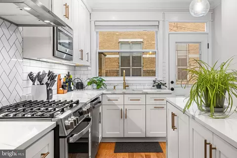 Kitchen - 1292 Riverside Ave, Baltimore, MD 21230 photo 4 of 5