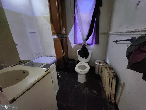 Bath - 748 Dolphin St, Baltimore, MD 21217 photo 2 of 2