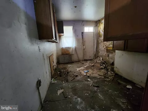 Entry Way - 748 Dolphin St, Baltimore, MD 21217 photo 7 of 13