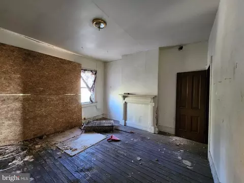 Living - 748 Dolphin St, Baltimore, MD 21217 photo 10 of 10