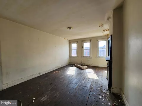 Living - 748 Dolphin St, Baltimore, MD 21217 photo 6 of 10