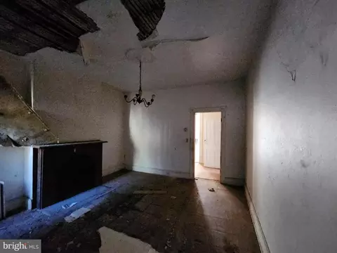Entry Way - 748 Dolphin St, Baltimore, MD 21217 photo 9 of 13