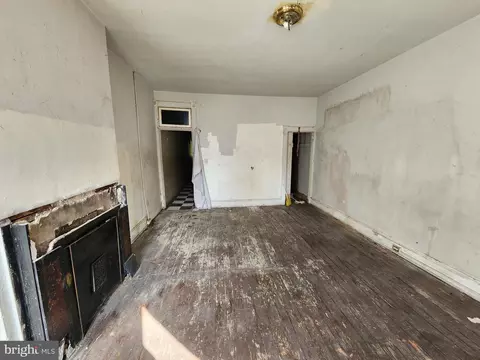 Living - 748 Dolphin St, Baltimore, MD 21217 photo 4 of 10
