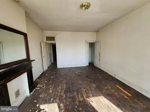 Living - 748 Dolphin St, Baltimore, MD 21217 photo 8 of 10