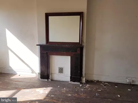 Living - 748 Dolphin St, Baltimore, MD 21217 photo 7 of 10