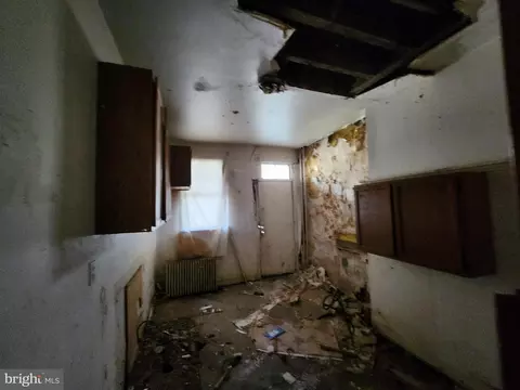 Entry Way - 748 Dolphin St, Baltimore, MD 21217 photo 8 of 13