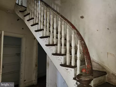Entry Way - 748 Dolphin St, Baltimore, MD 21217 photo 6 of 13