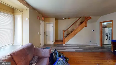817 Lyndhurst St, Baltimore, MD 21229 photo 2