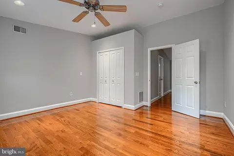Bedroom - 135 E West St, Baltimore, MD 21230 photo 2 of 3
