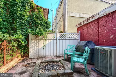 Exterior - 135 E West St, Baltimore, MD 21230 photo 1 of 3