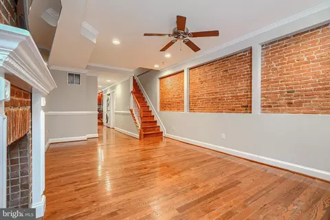 Living - 135 E West St, Baltimore, MD 21230 photo 2 of 3