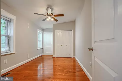 Bedroom - 135 E West St, Baltimore, MD 21230 photo 1 of 3