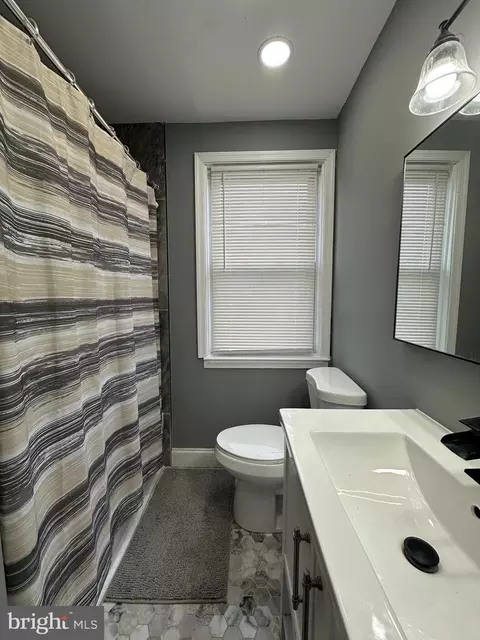 Bath - 1512 Greendale Rd, Baltimore, MD 21218 photo 1 of 3