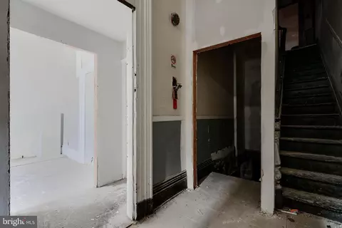Entry Way - 2530 Madison Ave, Baltimore, MD 21217 photo 1 of 12