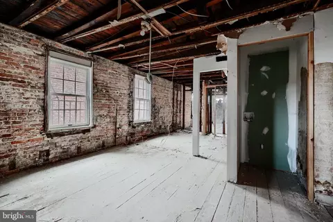 Entry Way - 2530 Madison Ave, Baltimore, MD 21217 photo 9 of 12