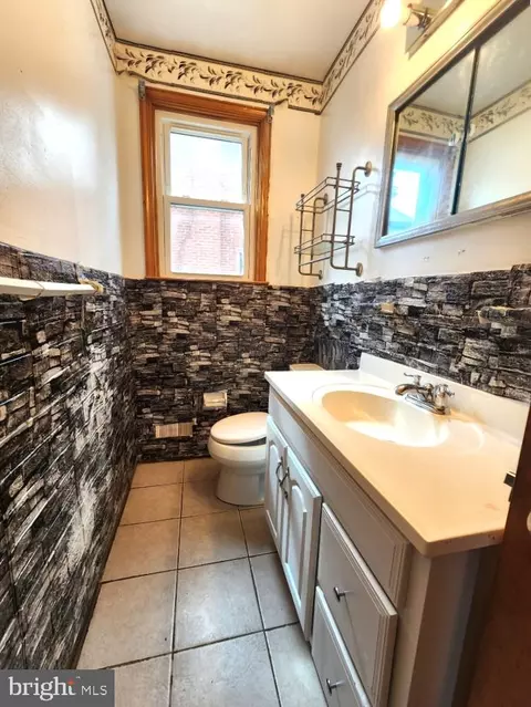 Bath - 5510 Cedella Ave, Baltimore, MD 21206 photo 1 of 2