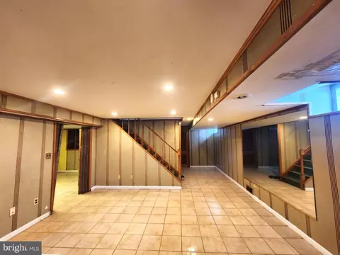 Living - 5510 Cedella Ave, Baltimore, MD 21206 photo 6 of 7
