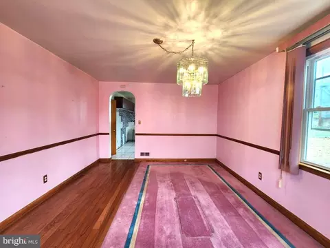 Living - 5510 Cedella Ave, Baltimore, MD 21206 photo 3 of 7