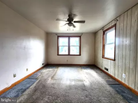 Living - 5510 Cedella Ave, Baltimore, MD 21206 photo 5 of 7