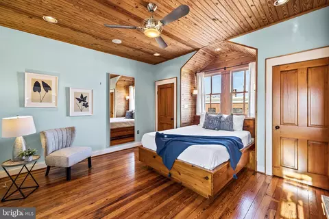 Bedroom - 1504 Riverside Ave, Baltimore, MD 21230 photo 4 of 8