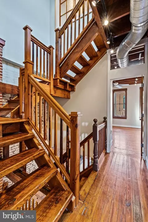 Entry Way - 1504 Riverside Ave, Baltimore, MD 21230 photo 11 of 14