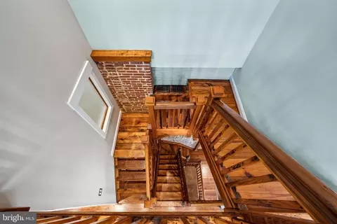 Entry Way - 1504 Riverside Ave, Baltimore, MD 21230 photo 6 of 14