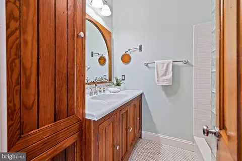Bath - 1504 Riverside Ave, Baltimore, MD 21230 photo 6 of 6