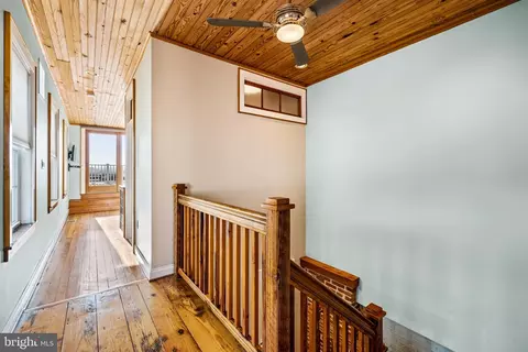 Entry Way - 1504 Riverside Ave, Baltimore, MD 21230 photo 8 of 14