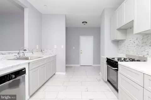 Entry Way - 900 E 41st St, Baltimore, MD 21218 photo 8 of 13
