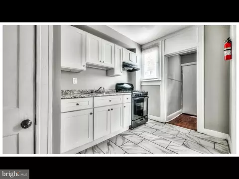 Entry Way - 401 E Cold Spring Ln, Baltimore, MD 21212 photo 4 of 9