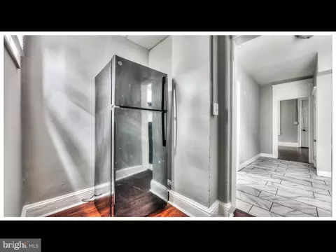 Entry Way - 401 E Cold Spring Ln, Baltimore, MD 21212 photo 6 of 9