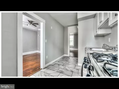 Entry Way - 401 E Cold Spring Ln, Baltimore, MD 21212 photo 3 of 9