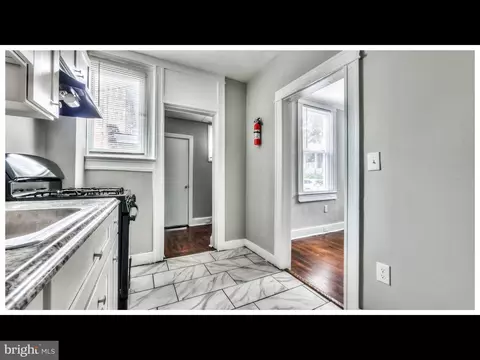 Entry Way - 401 E Cold Spring Ln, Baltimore, MD 21212 photo 5 of 9