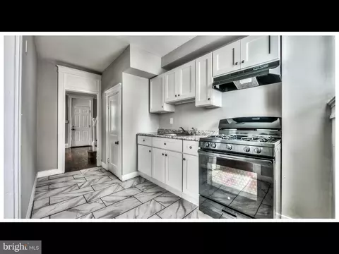 Entry Way - 401 E Cold Spring Ln, Baltimore, MD 21212 photo 2 of 9