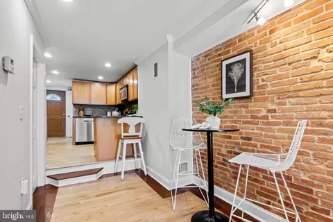 Entry Way - 122 E Barney St, Baltimore, MD 21230 photo 2 of 6