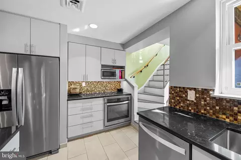 Kitchen - 1637 E Baltimore St, Baltimore, MD 21231 photo 4 of 5