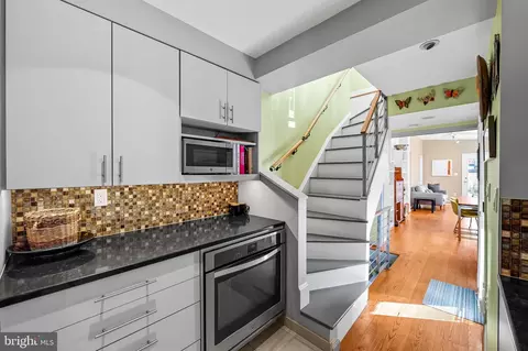 Entry Way - 1637 E Baltimore St, Baltimore, MD 21231 photo 5 of 7