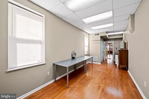 Entry Way - 1637 E Baltimore St, Baltimore, MD 21231 photo 2 of 7