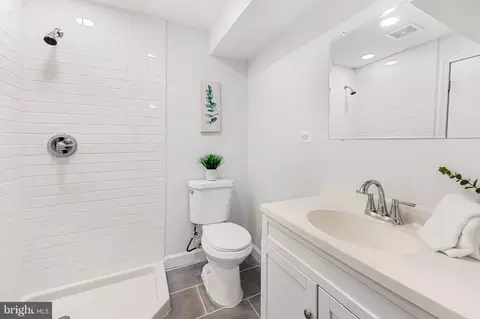 Bath - 305 E Melrose Ave, Baltimore, MD 21212 photo 4 of 4