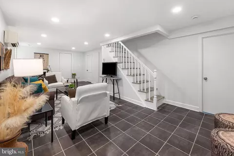 Entry Way - 305 E Melrose Ave, Baltimore, MD 21212 photo 4 of 4