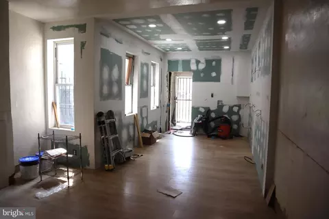 Entry Way - 1017 E Preston St, Baltimore, MD 21202 photo 2 of 7