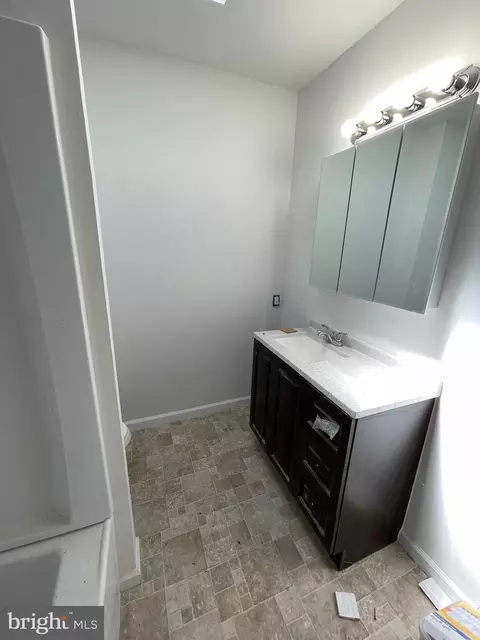 Bath - 3123 Sumter Ave, Baltimore, MD 21215 photo 2 of 3